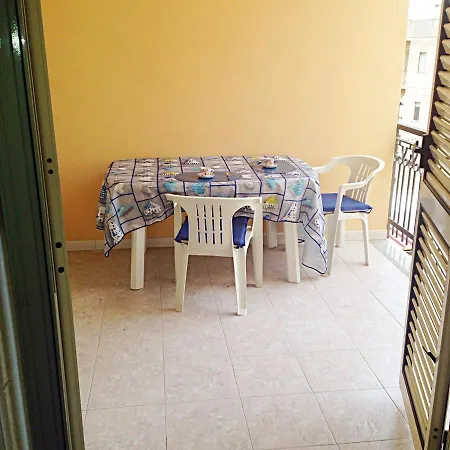 아파트 One Bedroom At 700 M Away From The With Sea View Balcony And Wifi 트로페아